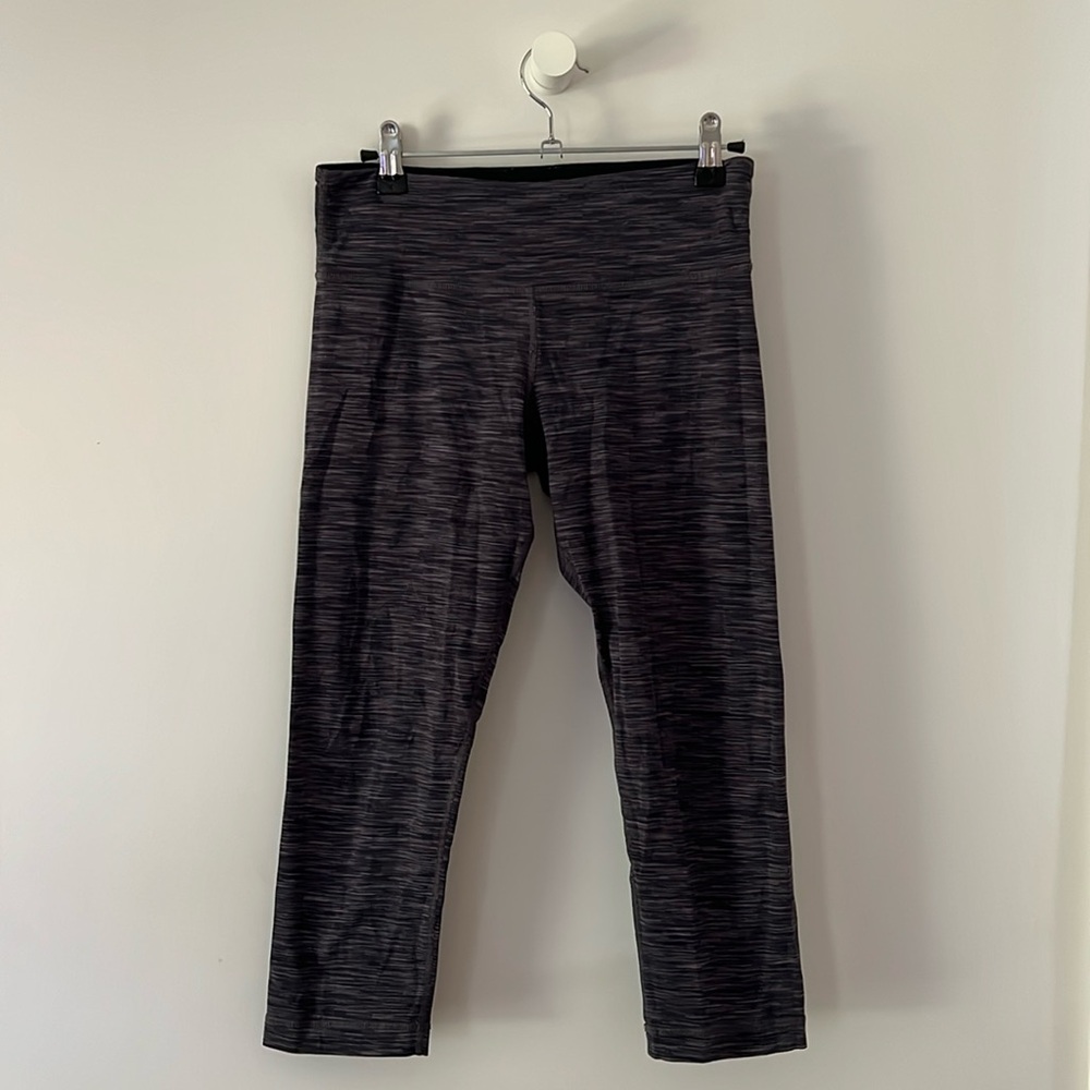 Lululemon cropped yoga legging size 6
